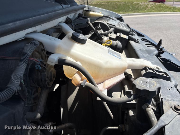 image for item FB3336 2015 Chevrolet Express G3500 box truck