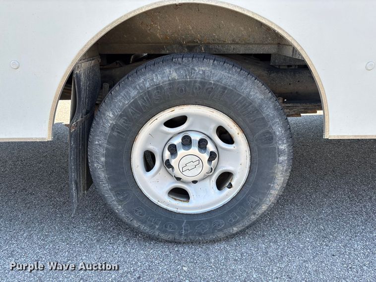 image for item FB3336 2015 Chevrolet Express G3500 box truck