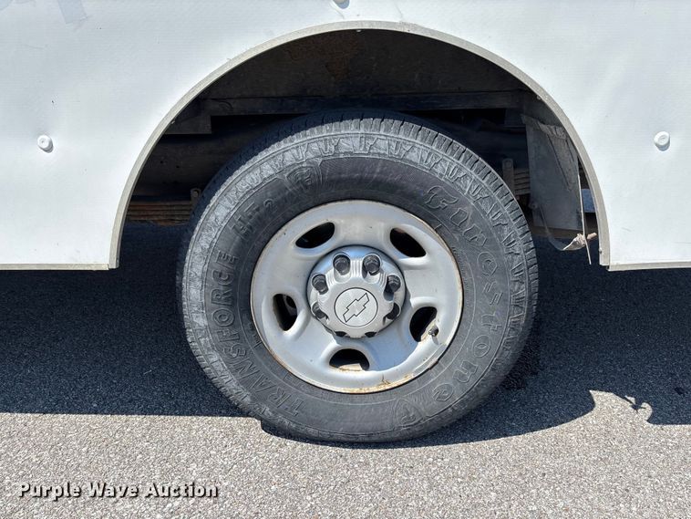 image for item FB3336 2015 Chevrolet Express G3500 box truck