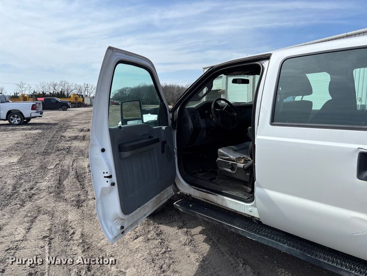 image for item FB3337 2015 Ford F250 Super Duty Crew Cab pickup truck