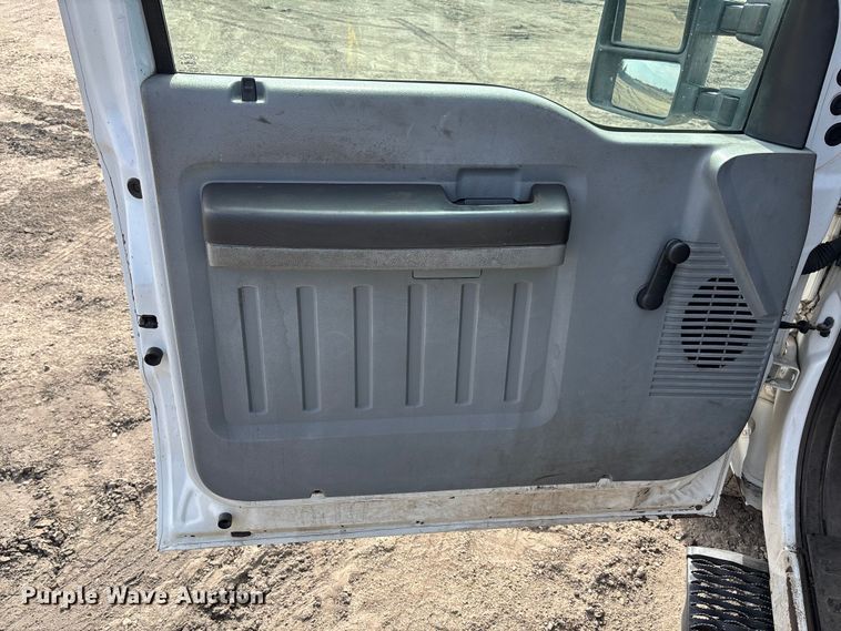 image for item FB3337 2015 Ford F250 Super Duty Crew Cab pickup truck