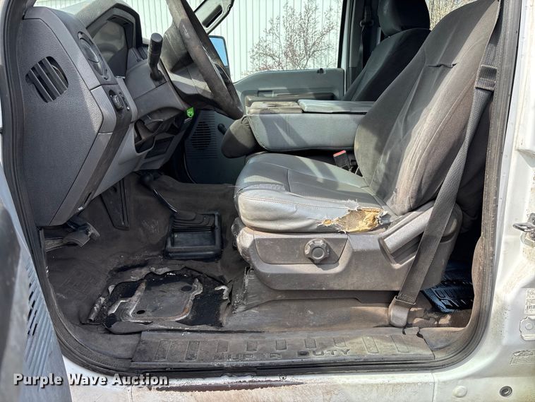 image for item FB3337 2015 Ford F250 Super Duty Crew Cab pickup truck