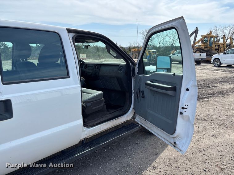 image for item FB3337 2015 Ford F250 Super Duty Crew Cab pickup truck
