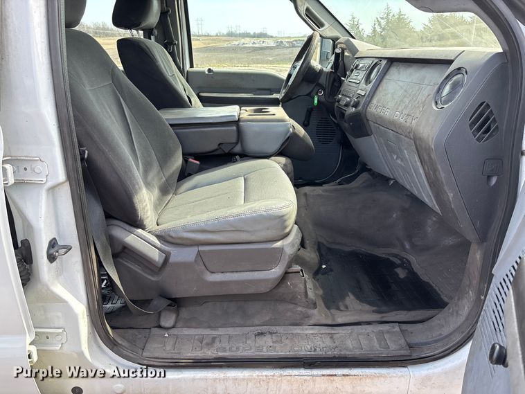 image for item FB3337 2015 Ford F250 Super Duty Crew Cab pickup truck
