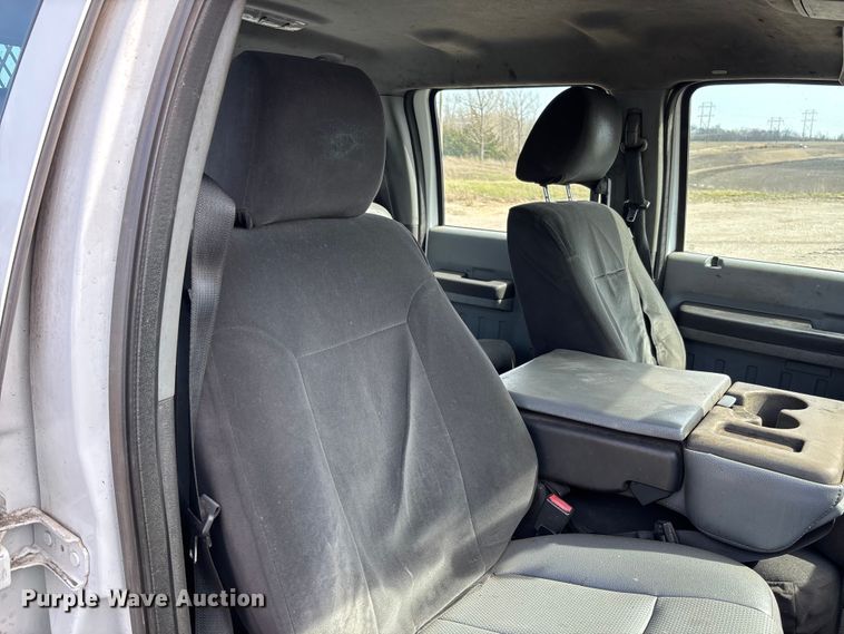 image for item FB3337 2015 Ford F250 Super Duty Crew Cab pickup truck