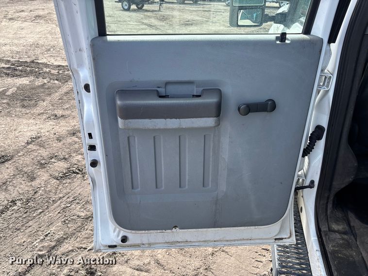 image for item FB3337 2015 Ford F250 Super Duty Crew Cab pickup truck