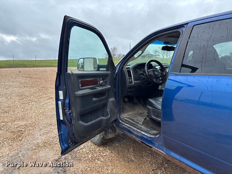 image for item FB3345 2011 Dodge Ram 2500 Crew Cab pickup truck