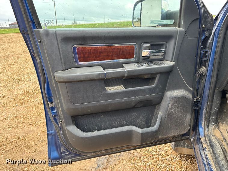 image for item FB3345 2011 Dodge Ram 2500 Crew Cab pickup truck