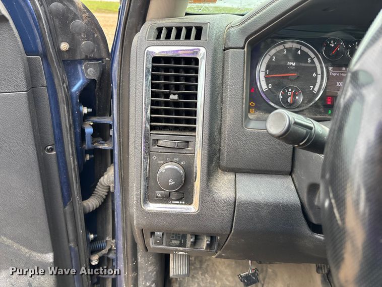 image for item FB3345 2011 Dodge Ram 2500 Crew Cab pickup truck