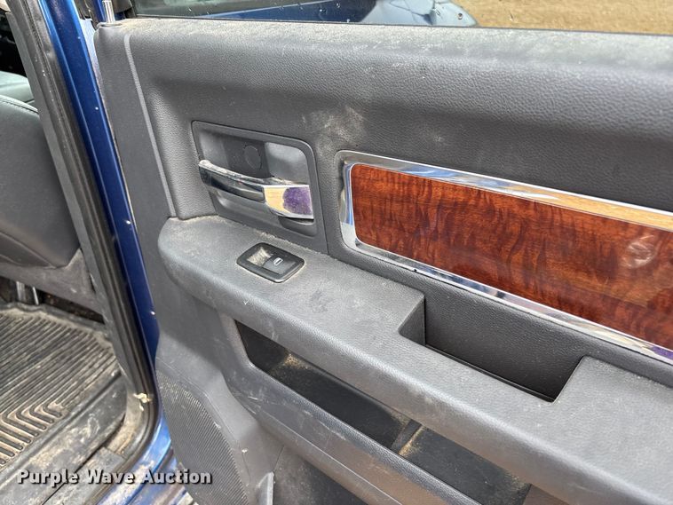 image for item FB3345 2011 Dodge Ram 2500 Crew Cab pickup truck