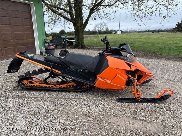 image for item FB3349 2014 Arctic Cat M8000 snowmobile