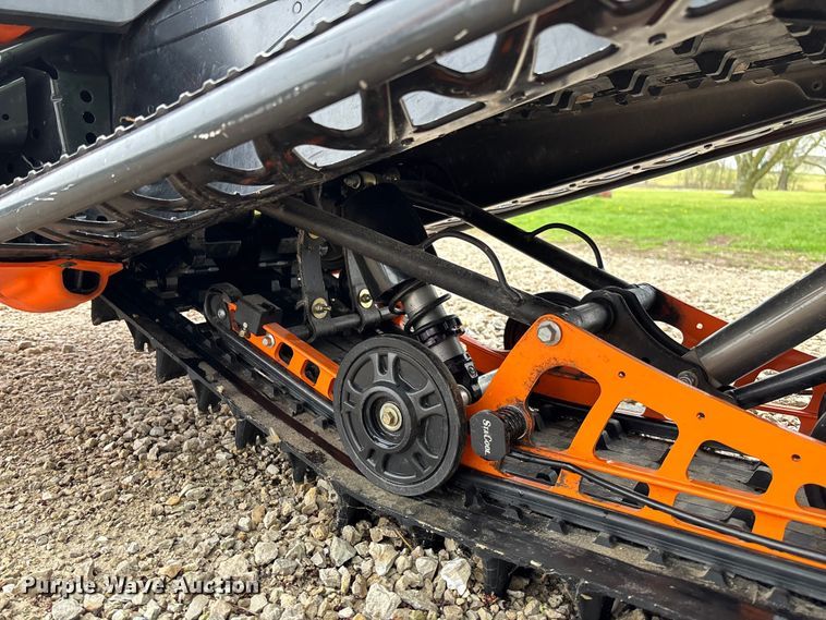 image for item FB3349 2014 Arctic Cat M8000 snowmobile