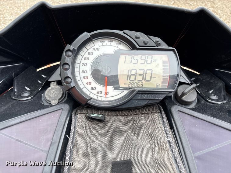 image for item FB3349 2014 Arctic Cat M8000 snowmobile