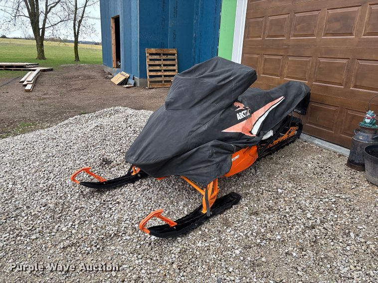 image for item FB3349 2014 Arctic Cat M8000 snowmobile