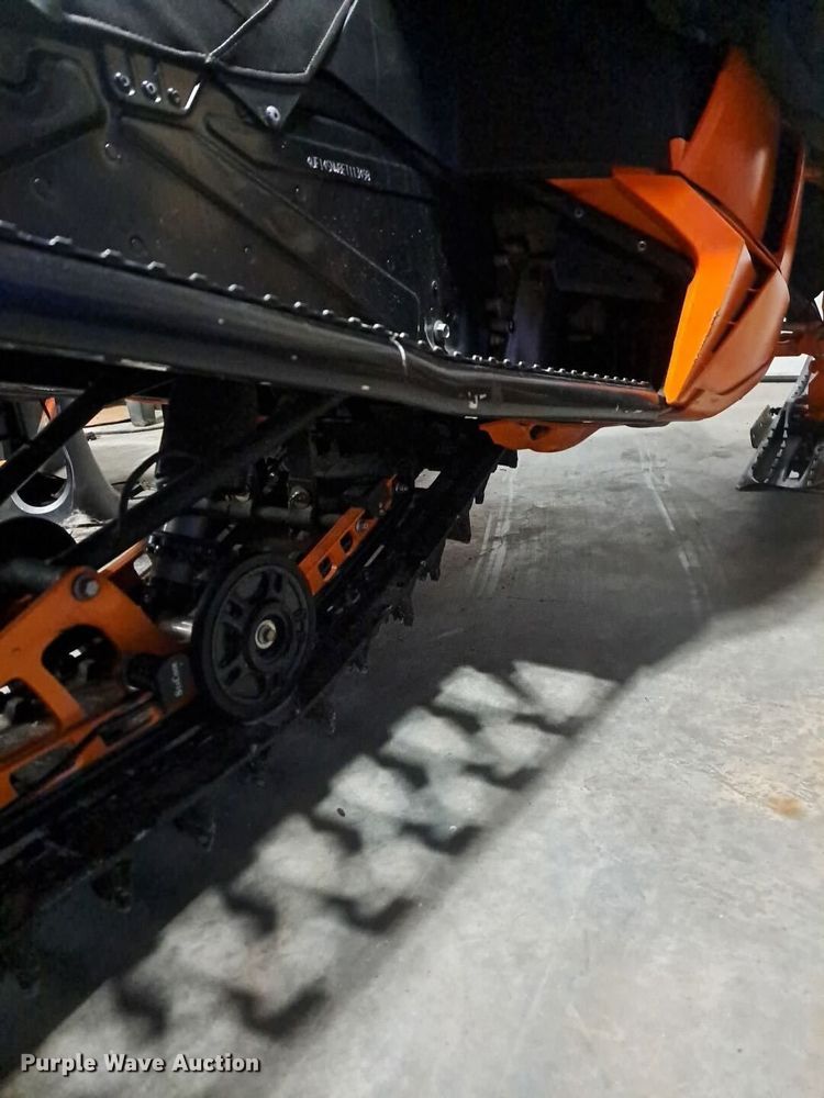 image for item FB3349 2014 Arctic Cat M8000 snowmobile