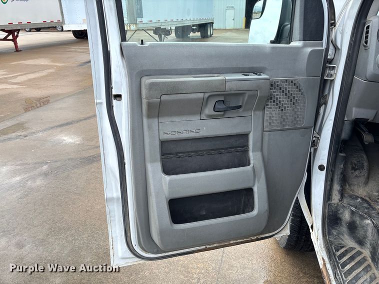 image for item FB3357 2013 Ford E350 van