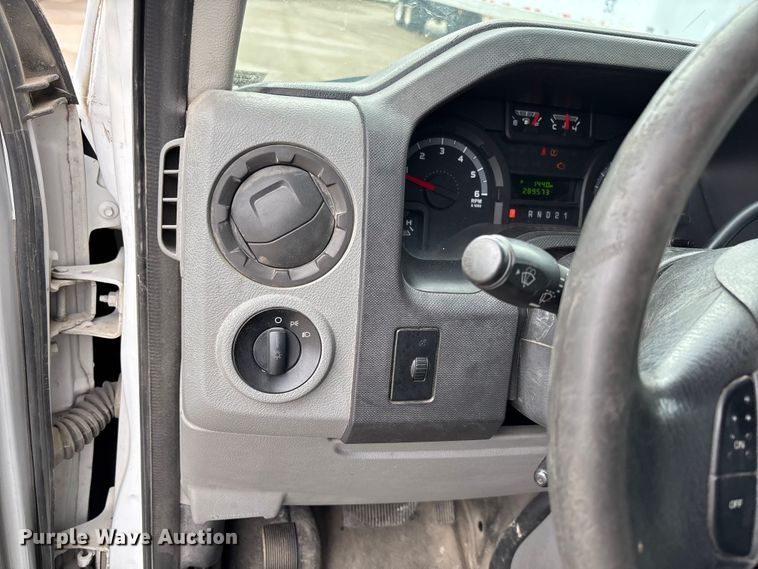 image for item FB3357 2013 Ford E350 van