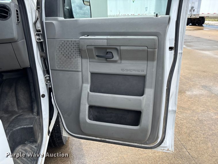 image for item FB3357 2013 Ford E350 van