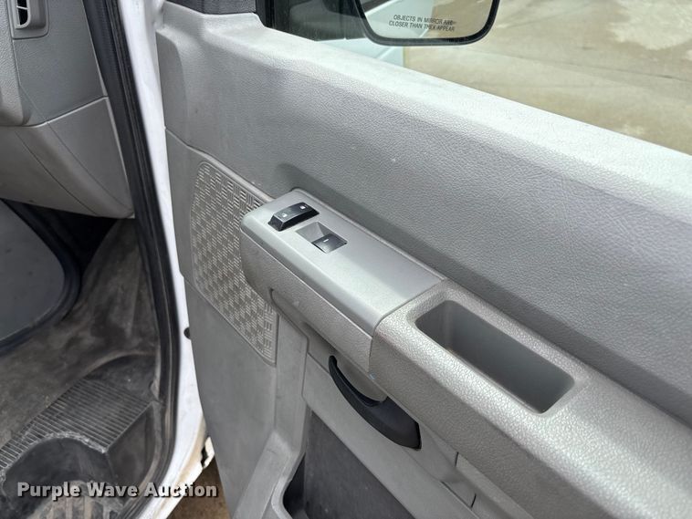 image for item FB3357 2013 Ford E350 van