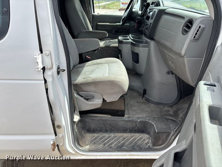 image for item FB3357 2013 Ford E350 van