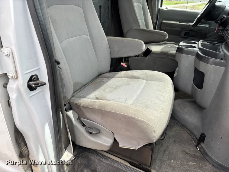 image for item FB3357 2013 Ford E350 van