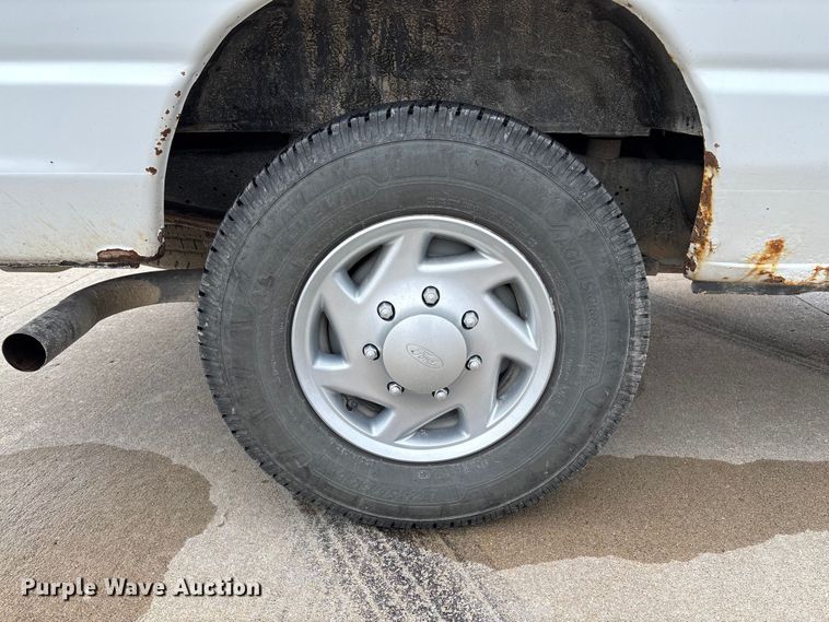 image for item FB3357 2013 Ford E350 van