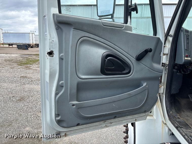 image for item FB3358 2007 International 4300 box truck