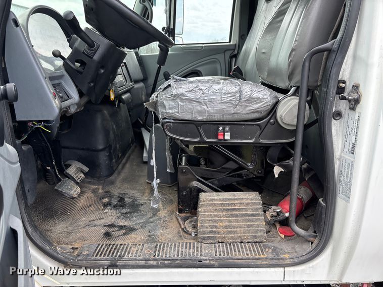 image for item FB3358 2007 International 4300 box truck