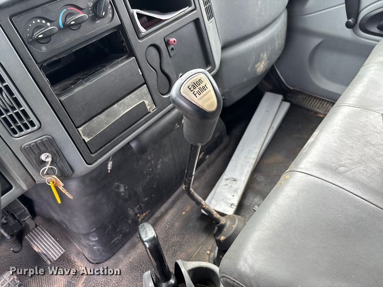 image for item FB3358 2007 International 4300 box truck