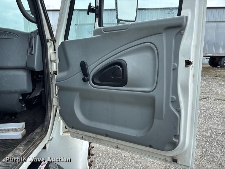 image for item FB3358 2007 International 4300 box truck