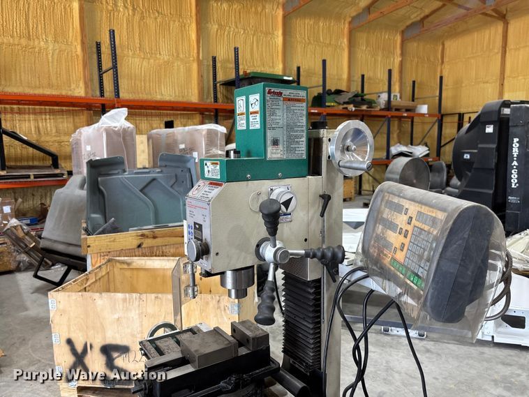 image for item FB3361 2023 Grizzly Industrial G0759 milling machine