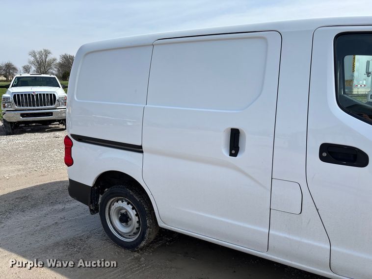 image for item FB3364 2021 Nissan NV200 van