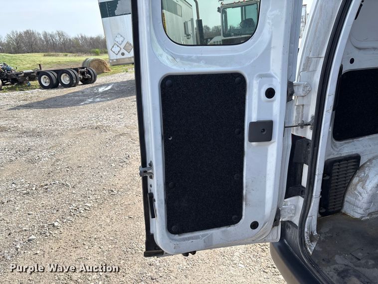 image for item FB3364 2021 Nissan NV200 van