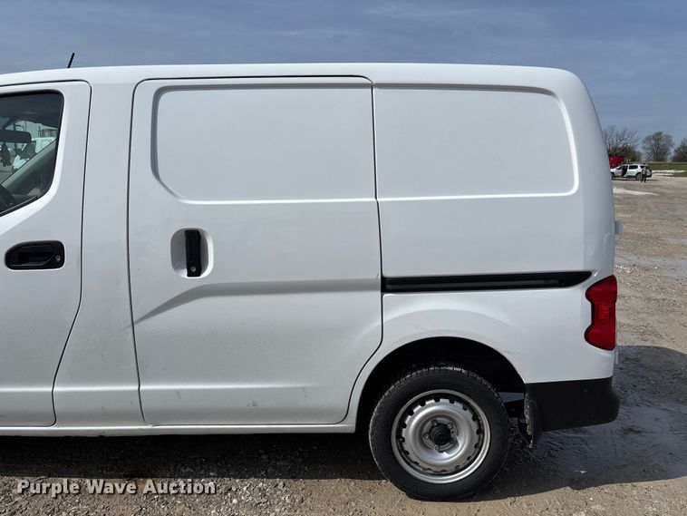 image for item FB3364 2021 Nissan NV200 van