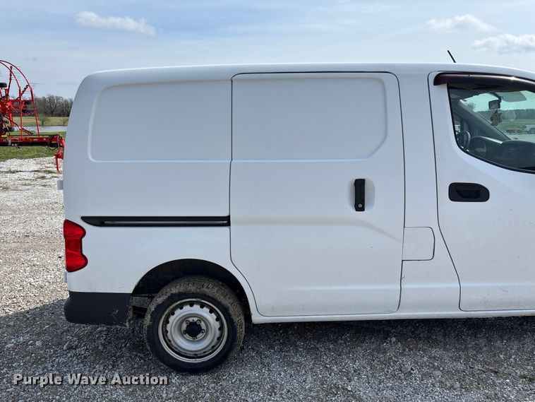 image for item FB3366 2015 Nissan NV200 van
