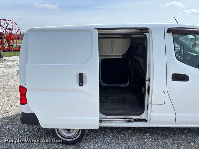 image for item FB3366 2015 Nissan NV200 van