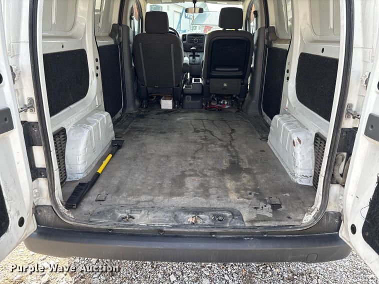 image for item FB3366 2015 Nissan NV200 van