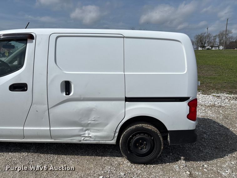 image for item FB3366 2015 Nissan NV200 van