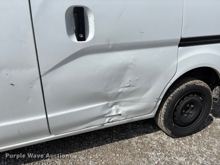 image for item FB3366 2015 Nissan NV200 van