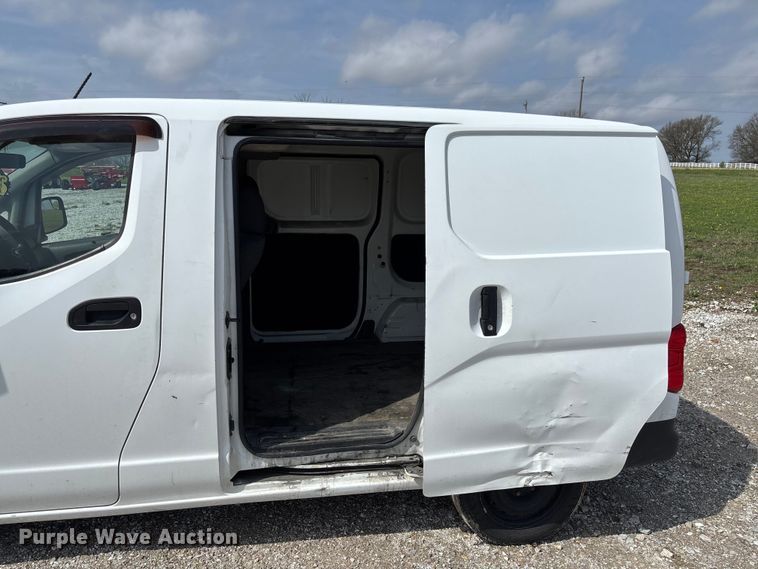 image for item FB3366 2015 Nissan NV200 van
