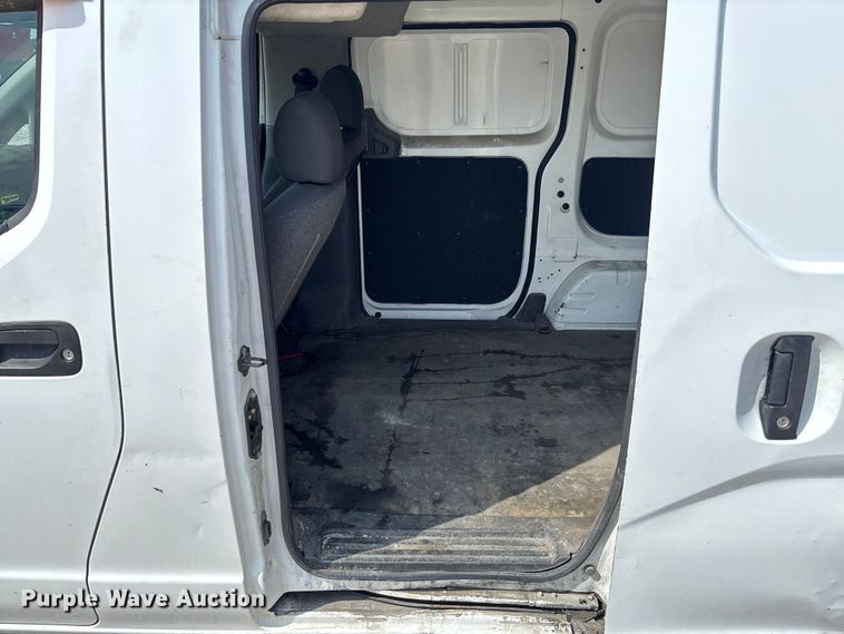 image for item FB3366 2015 Nissan NV200 van