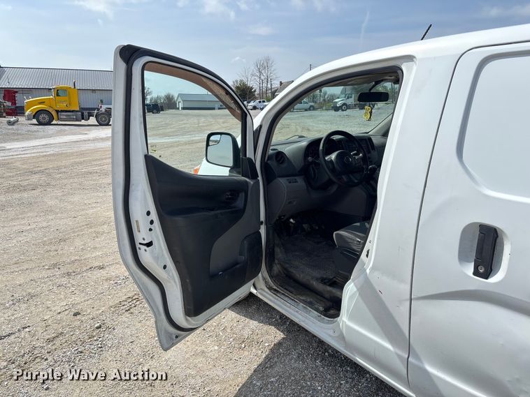 image for item FB3366 2015 Nissan NV200 van