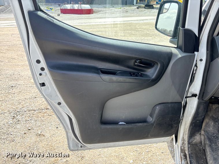 image for item FB3366 2015 Nissan NV200 van
