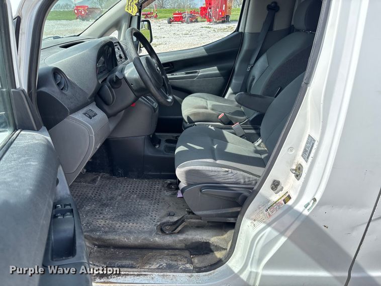image for item FB3366 2015 Nissan NV200 van