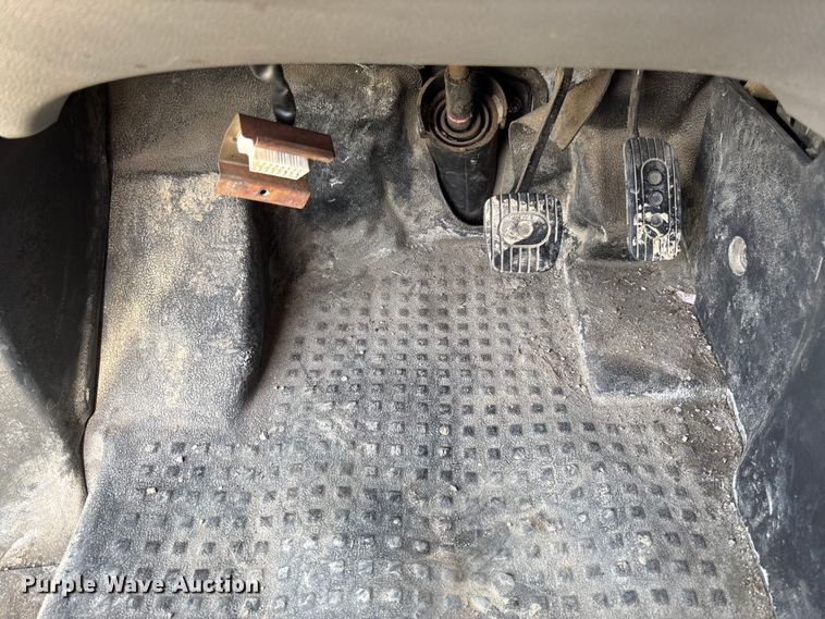 image for item FB3366 2015 Nissan NV200 van