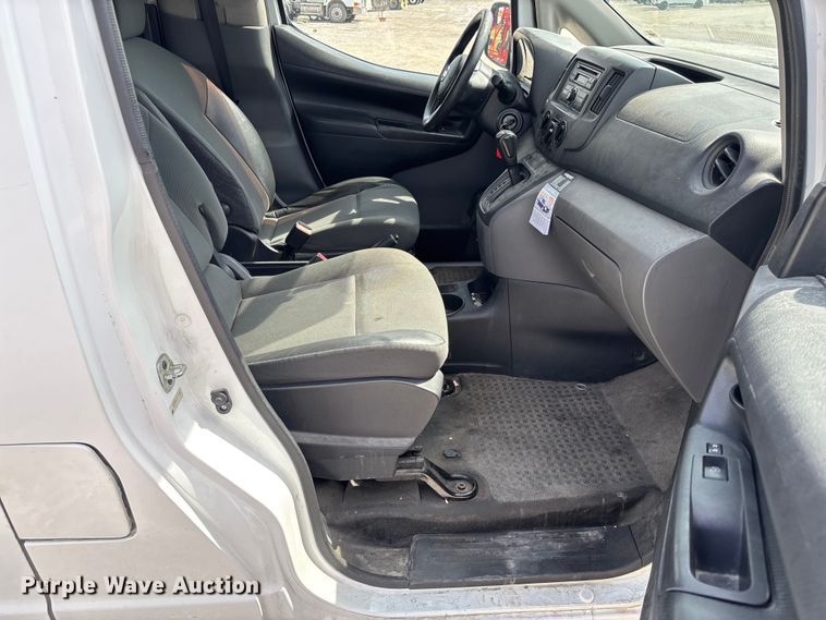 image for item FB3366 2015 Nissan NV200 van