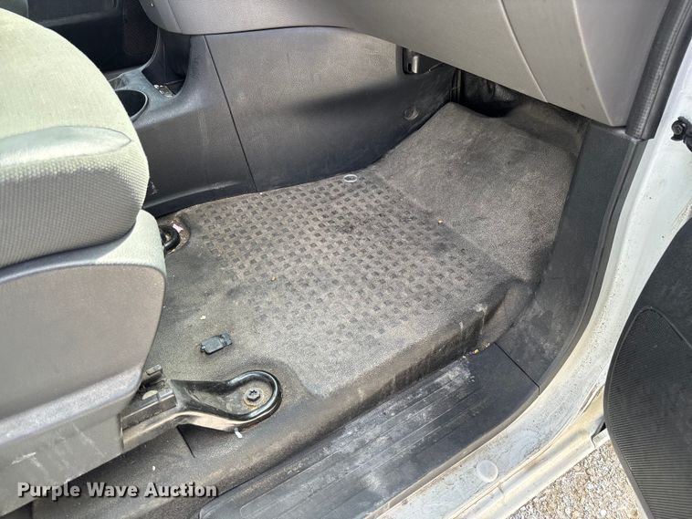 image for item FB3366 2015 Nissan NV200 van