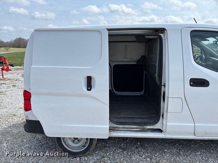 image for item FB3367 2019 Nissan NV200 van