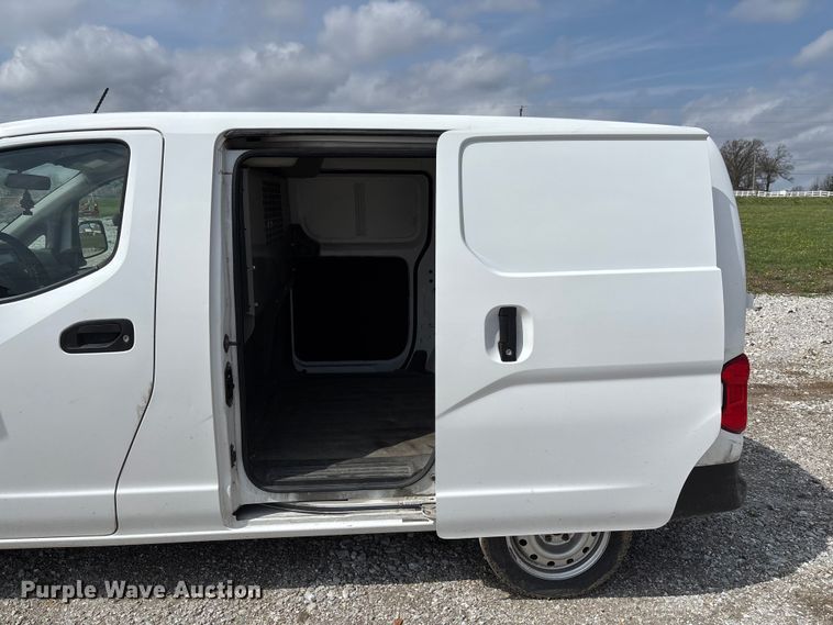 image for item FB3367 2019 Nissan NV200 van