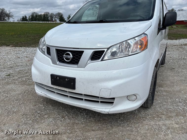 image for item FB3368 2020 Nissan NV200 van